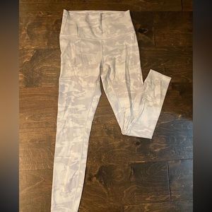 lululemon white camo leggings size 6, length 25’